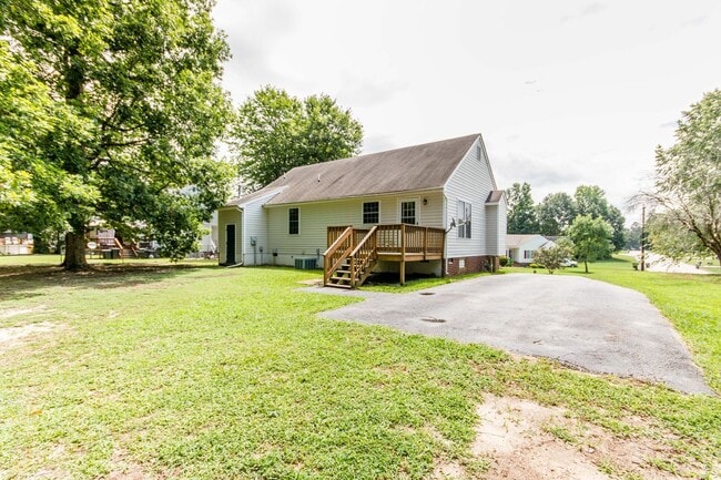 Building Photo - Charming 3BR/2BA One-Level Home with Vaulted Ceilings — Minutes to Fort Gregg-Adams — $1,795/mo!