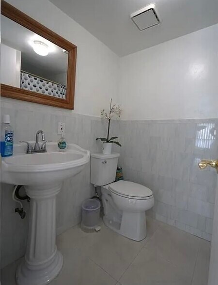 Building Photo - 2055 SW 122nd Ave