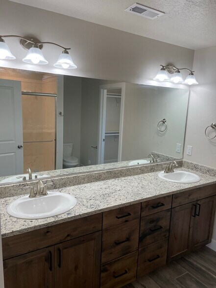 Master Bath double sinks - 4406 W 275 N