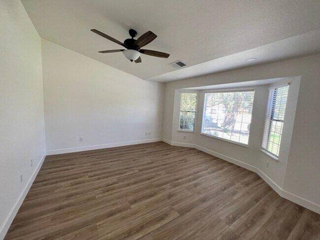 Building Photo - 1521 Cottonwood Ct S