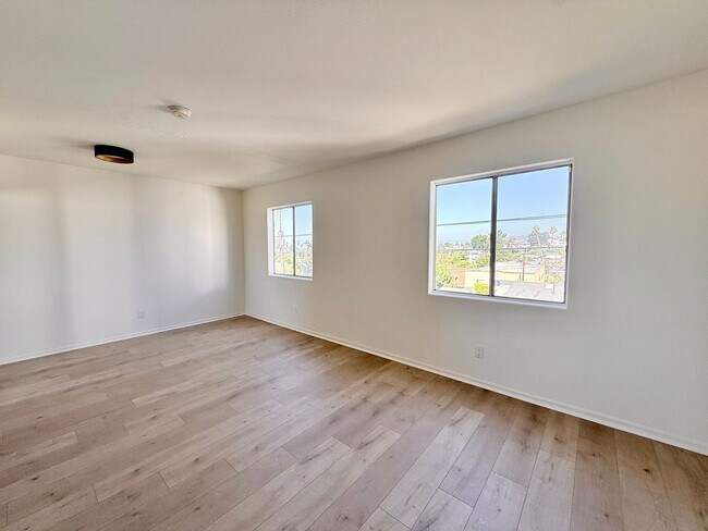 Building Photo - 1027 Coronado Ter