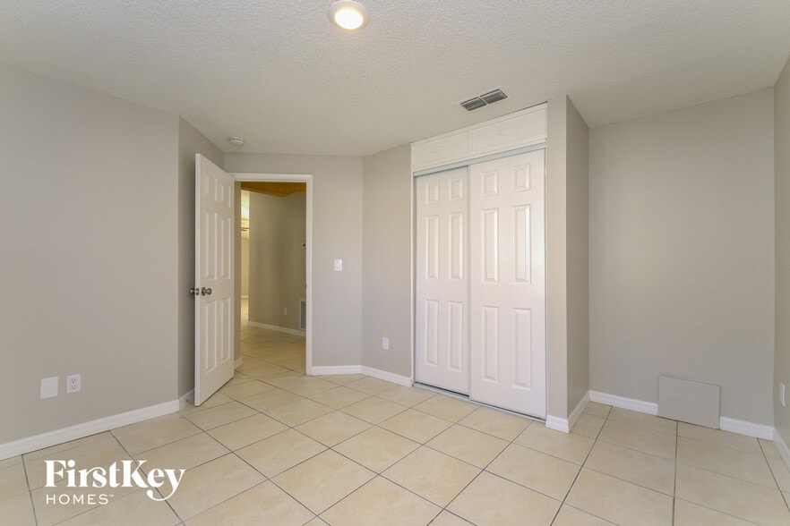 Building Photo - 4544 Weasel Dr