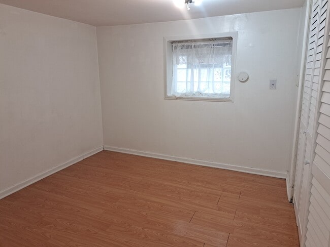 Building Photo - 5310 W Pensacola Ave