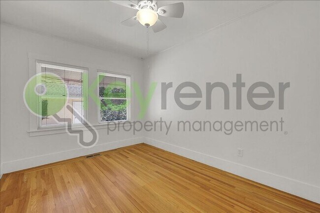 Building Photo - 2933 27th St