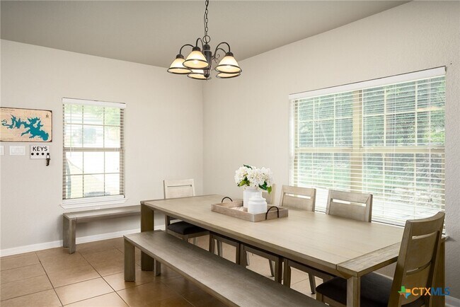 Building Photo - 1526 Bonnyview Dr