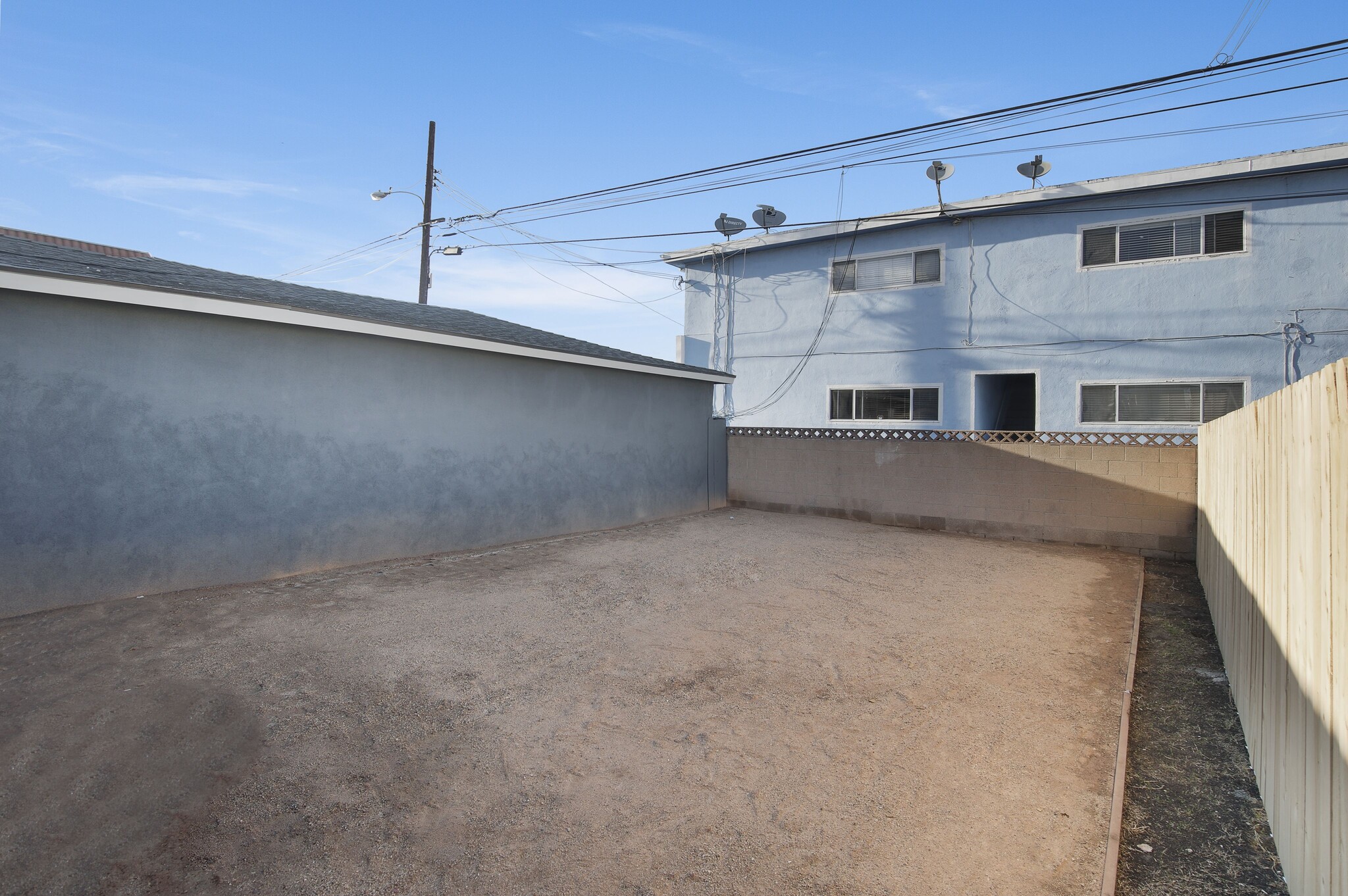 shared backyard - 4091 Rosecrans Ave