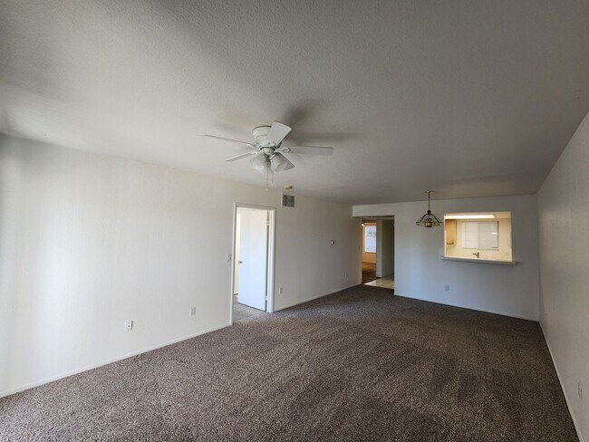 Building Photo - Beautiful 2 Bedroom, 2 Bath Condo in Summerlin