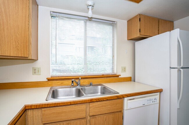 Building Photo - Spacious 3 Bedroom Home in Bremerton!