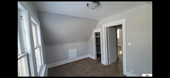 Building Photo - 2423 Templeton St