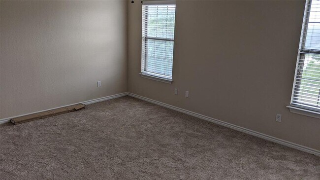 Building Photo - 114 Sendero Dr