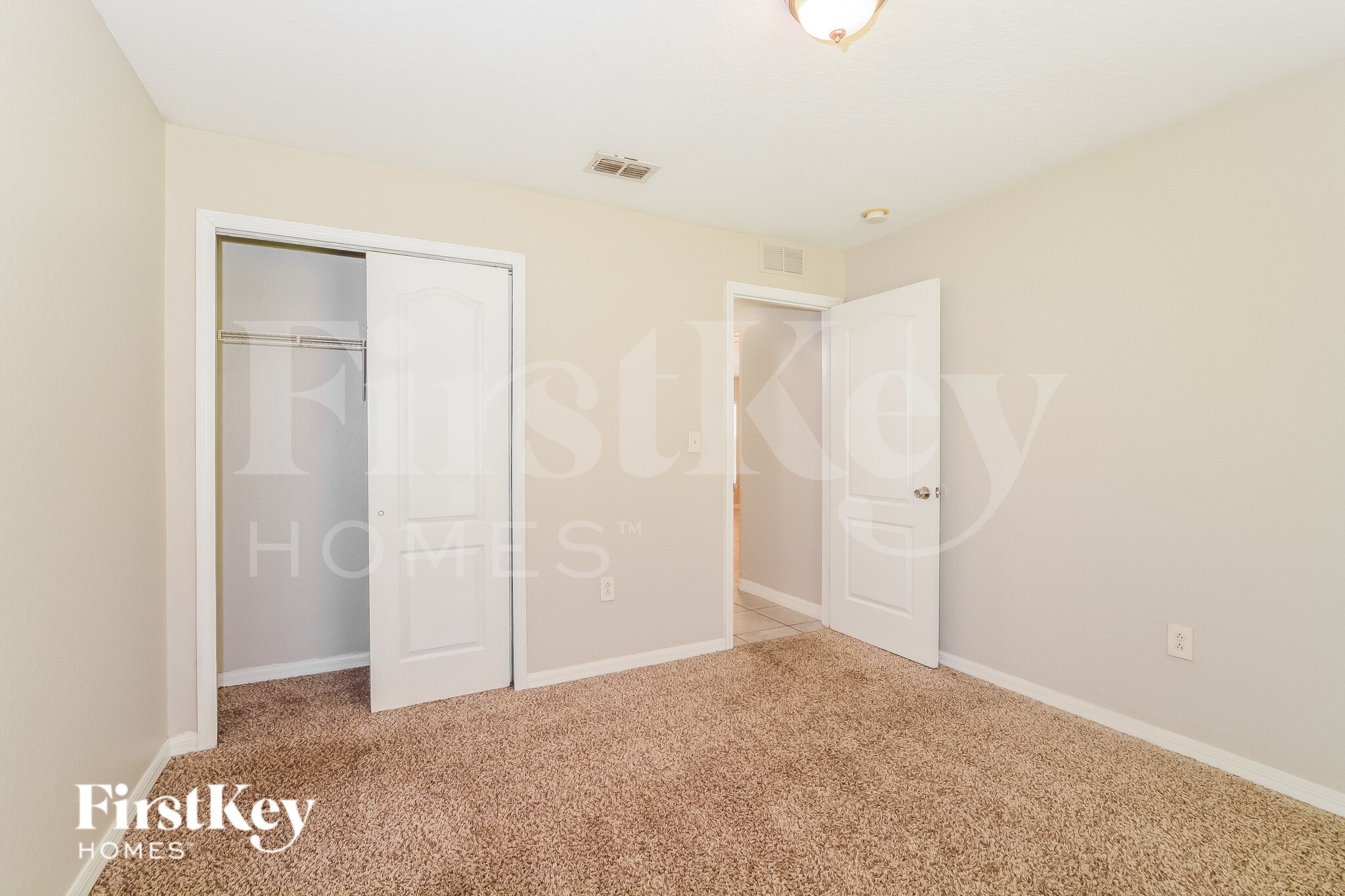 Building Photo - 2657 Bentley Dr