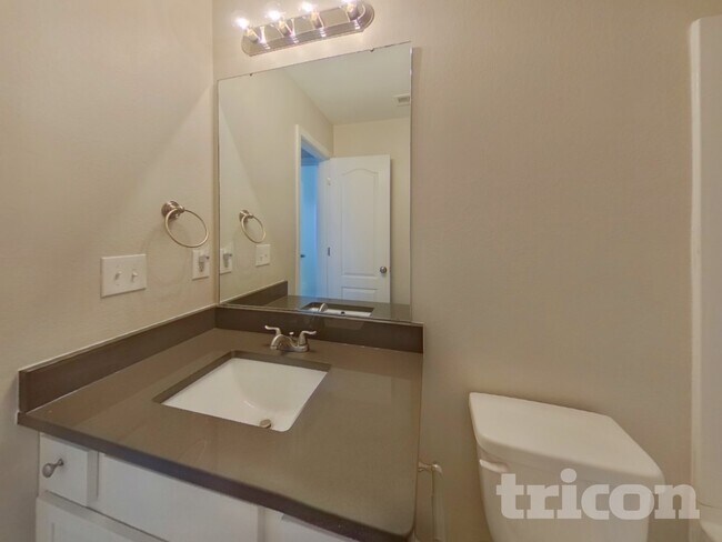 Building Photo - 1134 Blue Topaz Dr