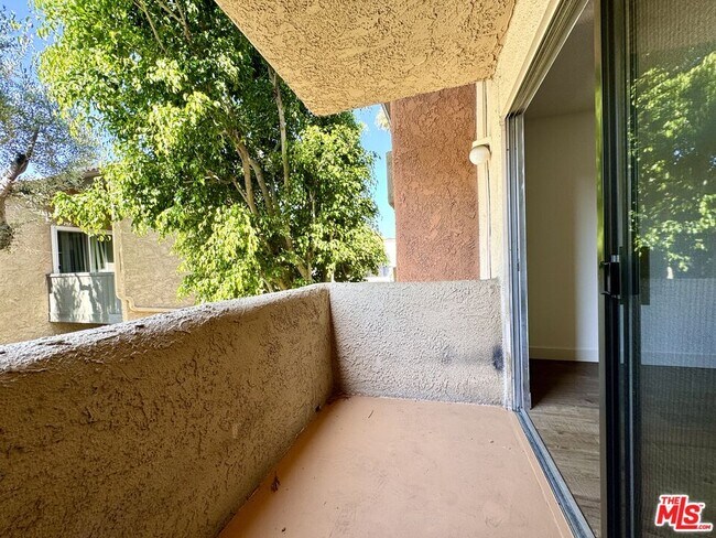Building Photo - 15425 Sherman Way