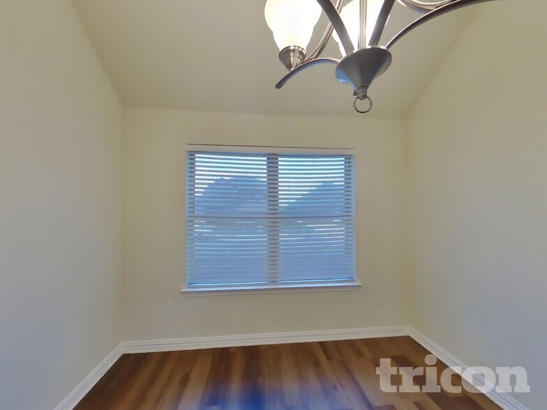 Building Photo - 1304 Meridian Dr