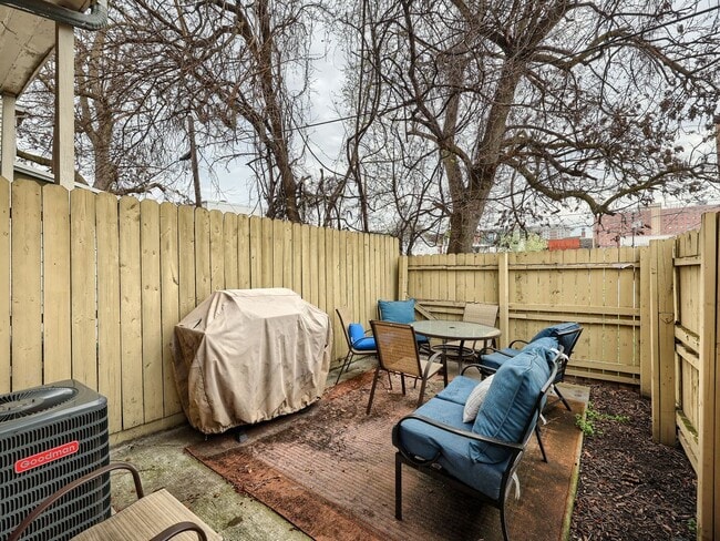 Building Photo - Eye-Catching 2 Bedroom in Heart of Midtown