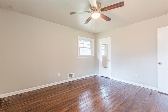 Building Photo - 149 Meadow Park Ln SW