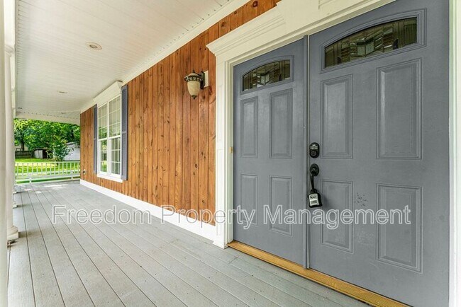 Building Photo - 8513 Thomas Dr
