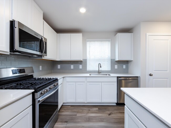 Building Photo - 1048 Old Trade St