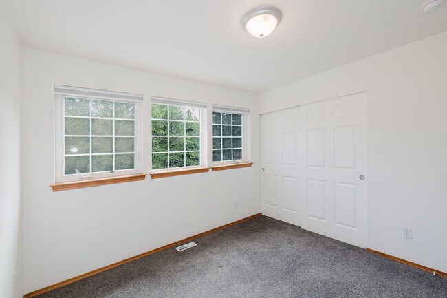 Building Photo - 6492 Wexford Ave SW
