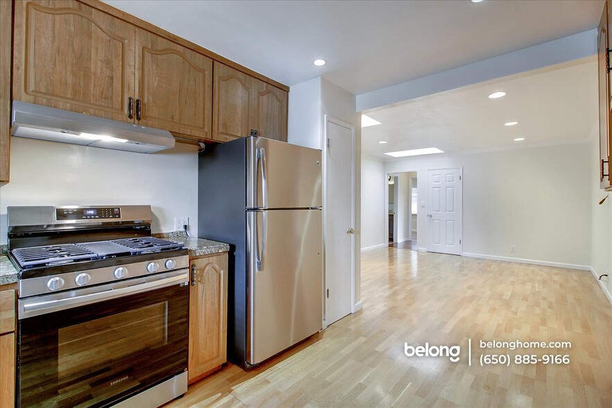 Building Photo - 1535 San Joaquin Ave