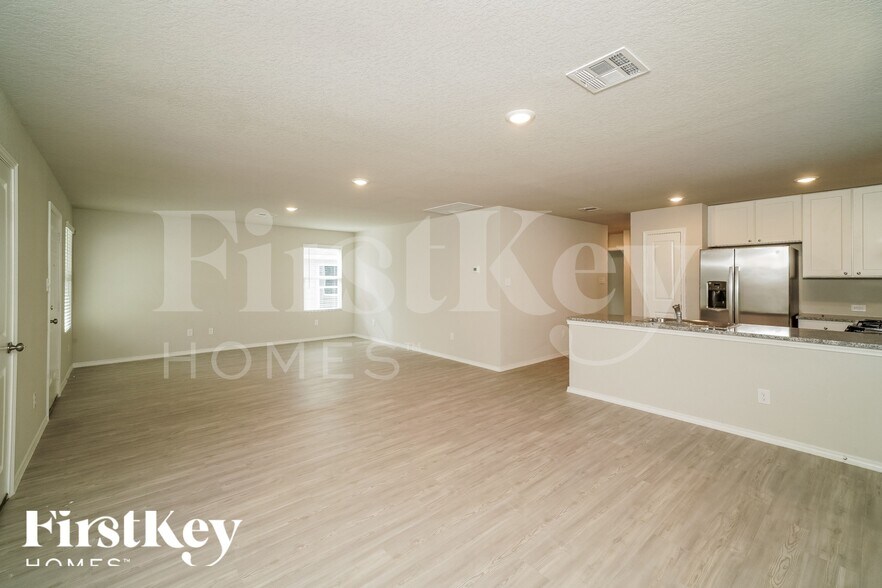 Building Photo - 10767 Prusiner Dr