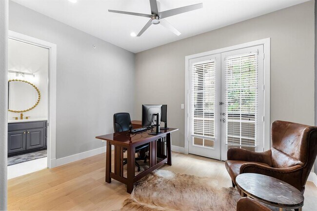 Building Photo - 1529 Barton Springs Rd