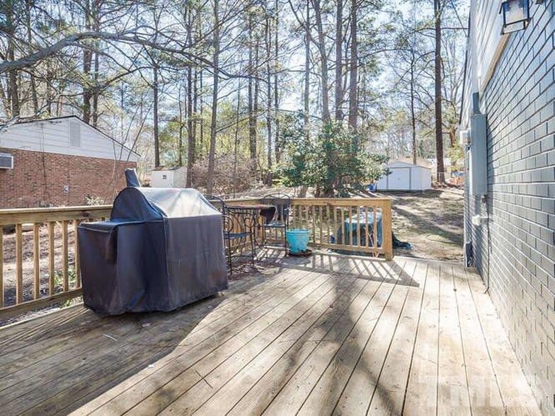 deck - 515 Mayfair St
