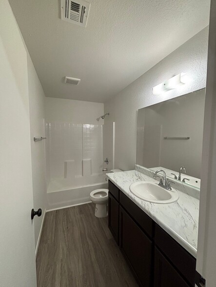 Building Photo - 7814 E 46th Ln