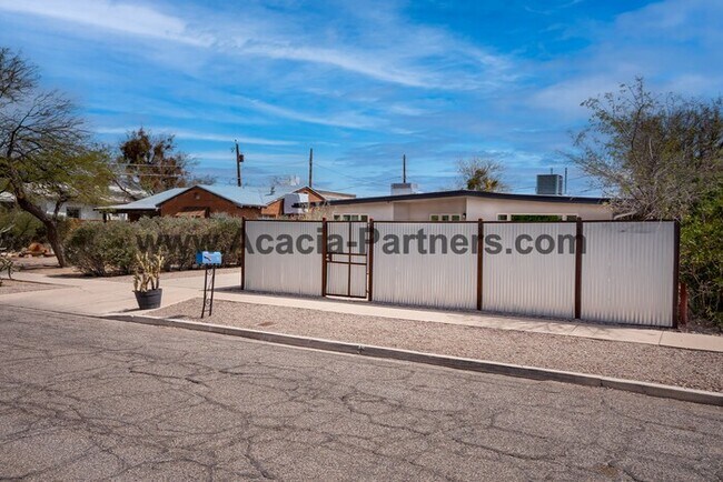 Building Photo - Two Bedroom Home with Guest House