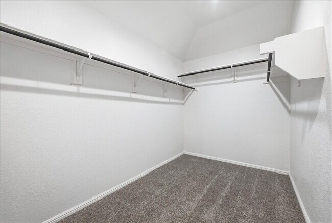 Building Photo - "Spacious 5-Bedroom Oasis in Fort Worth with 2 Full Baths and 2075 Sq Ft of Comfort!" Section 8 W...