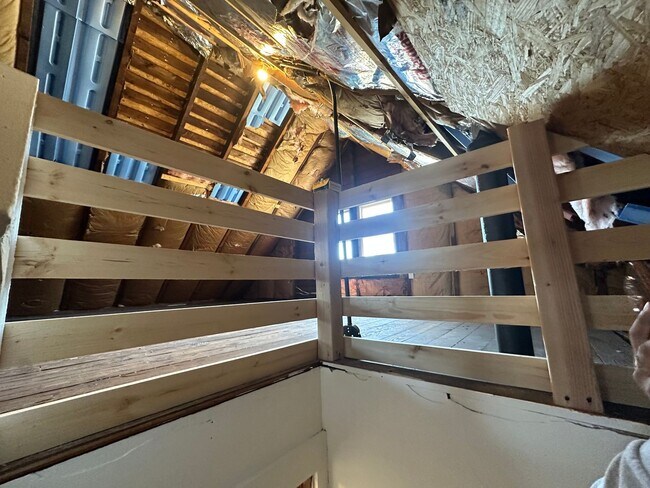 Building Photo - SINGLE FAMIKY FOR RENT IN MAPLEWOOD LOCATION !