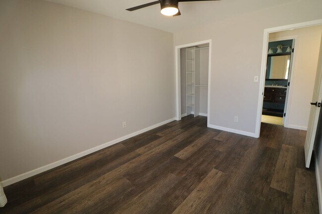 Building Photo - Beautiful 3/bedroom home in Canyon Country !