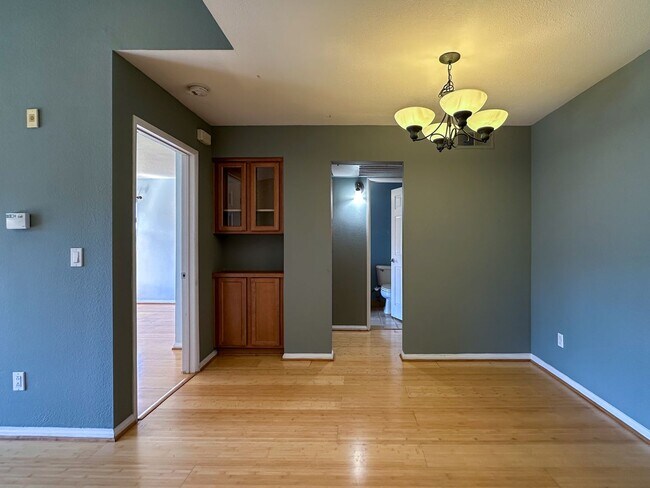 Building Photo - 7160 Shoreline Dr