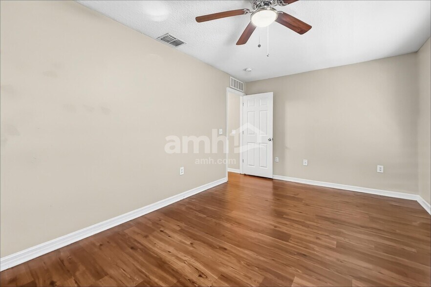 Building Photo - 97154 Yorkshire Dr