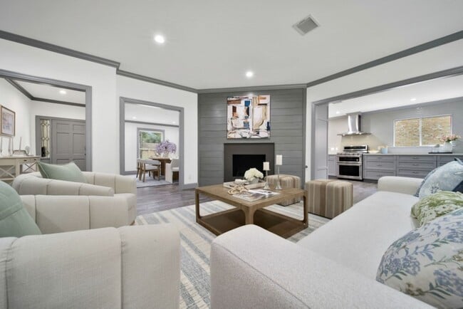 Building Photo - 10042 Briar Forest Dr