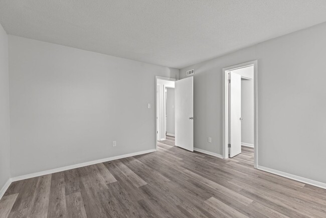 Building Photo - Newly Renovated 2-Bed, 2-Bath Apartment in...