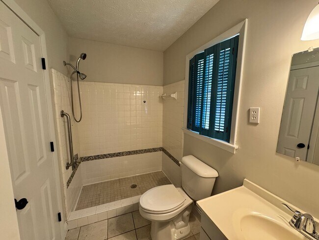 Building Photo - 4817 Hurley Dr