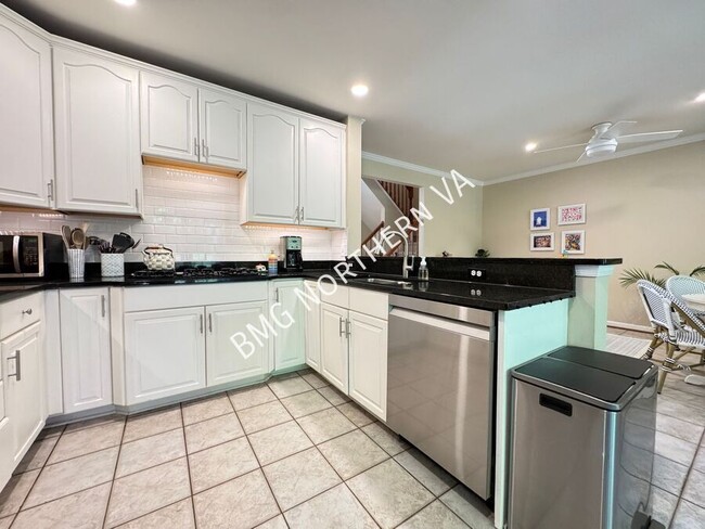 Building Photo - 5654 Governors Pond Cir