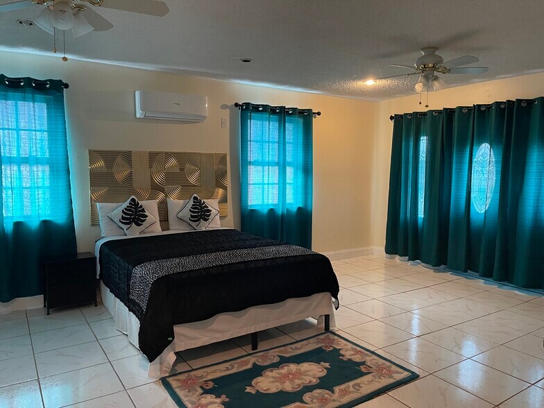 Building Photo - 12840 SW 11th Pl