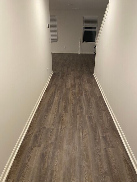 Building Photo - 427 Silo Ct