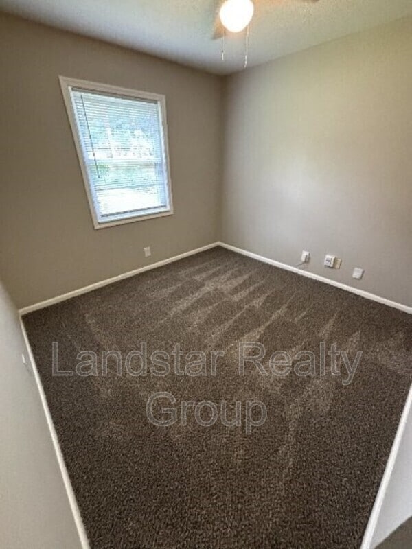 Building Photo - 9816 Titan Dr