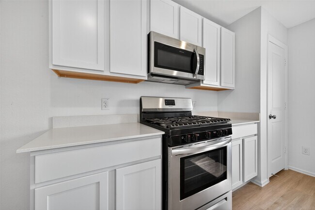 Building Photo - 9007 Estes Lks Dr