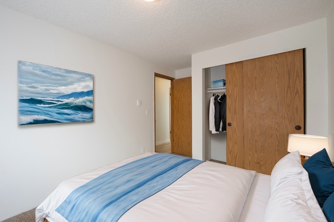 Staged 2x1 - Warner Park Apartments