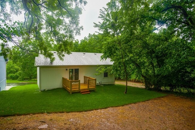 Building Photo - SEE IT NOW: Beautiful home in Avondale, MO!