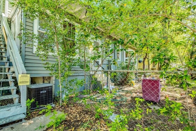 Building Photo - 1103 W 22nd St