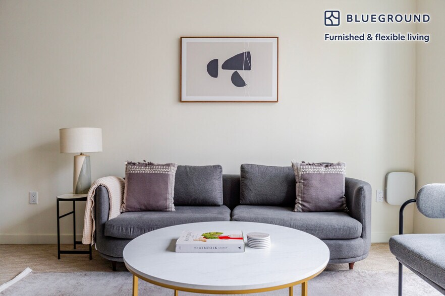 Building Photo - 10351 NE 10th St