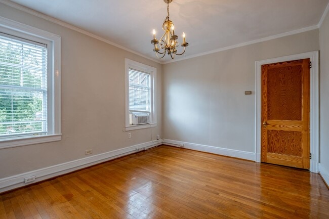 Building Photo - Cozy 2 Bedroom Apartment