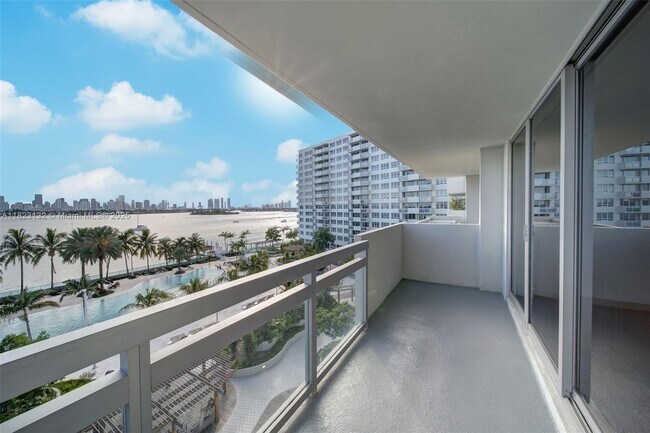 Building Photo - 1500 Bay Rd