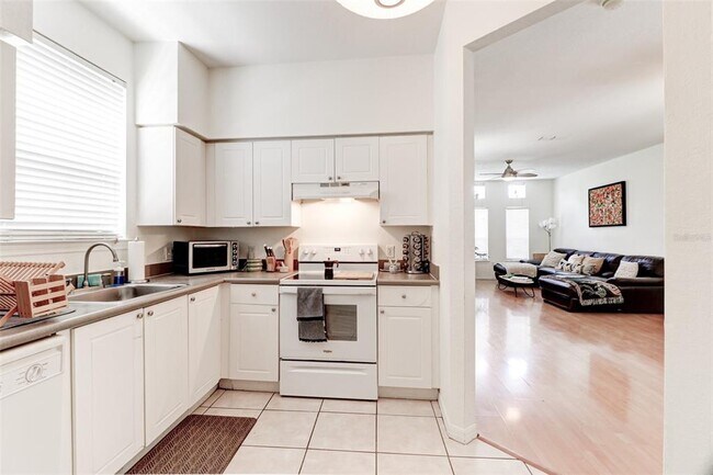Building Photo - 4004 Foxtail Palm Ct