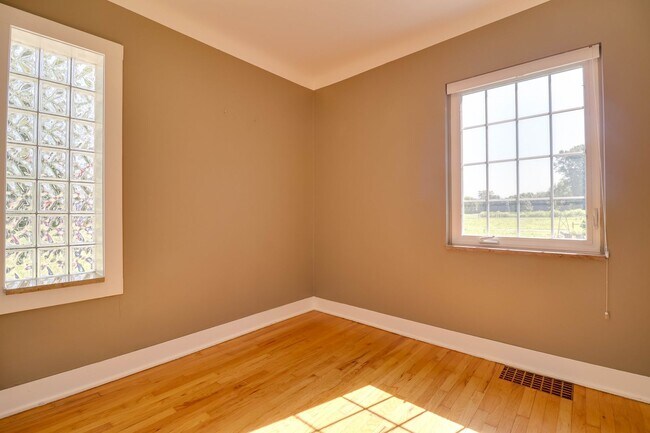 Building Photo - Lenox Township home on 7 acres